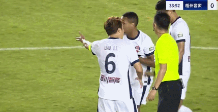 主裁判来到, 随后, ec